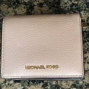 Michael Kors wallet, A free gift is included in your purchase